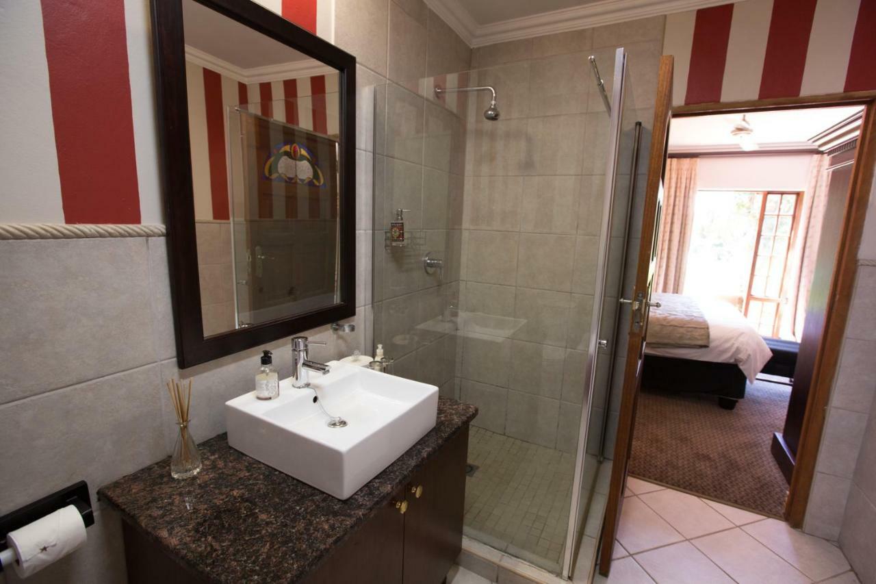 MacGregors Guest House Pretoria-Noord Esterno foto
