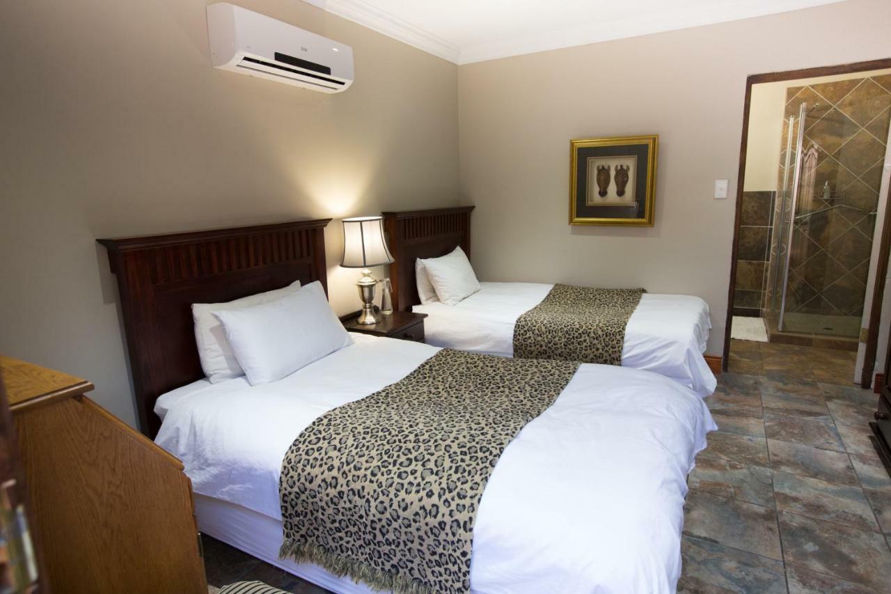 MacGregors Guest House Pretoria-Noord Esterno foto